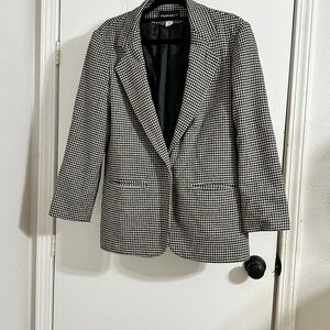 Chic Houndstooth Blazer in Black and White